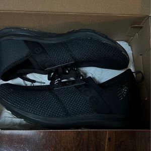 New balance tennis shoes worn once